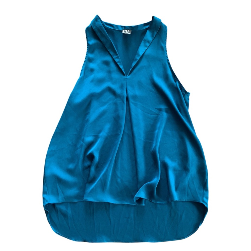 DAILYLOOK Sleeveless V Neck Blue Flowy Top